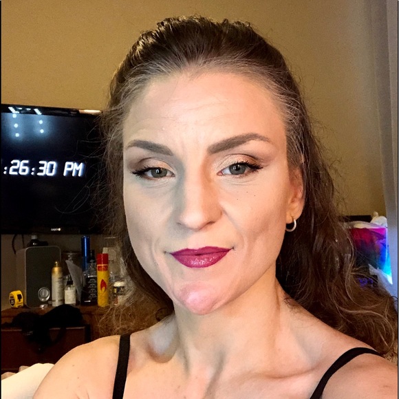 Meet your Posher, Sheena - Picture 1 of 6